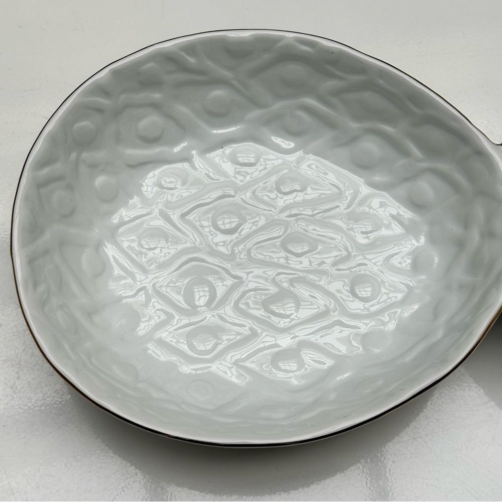 Lilly Pulitzer for Target Porcelain Pineapple Serving Bowl - White with Gold Rim - Picture 4 of 15